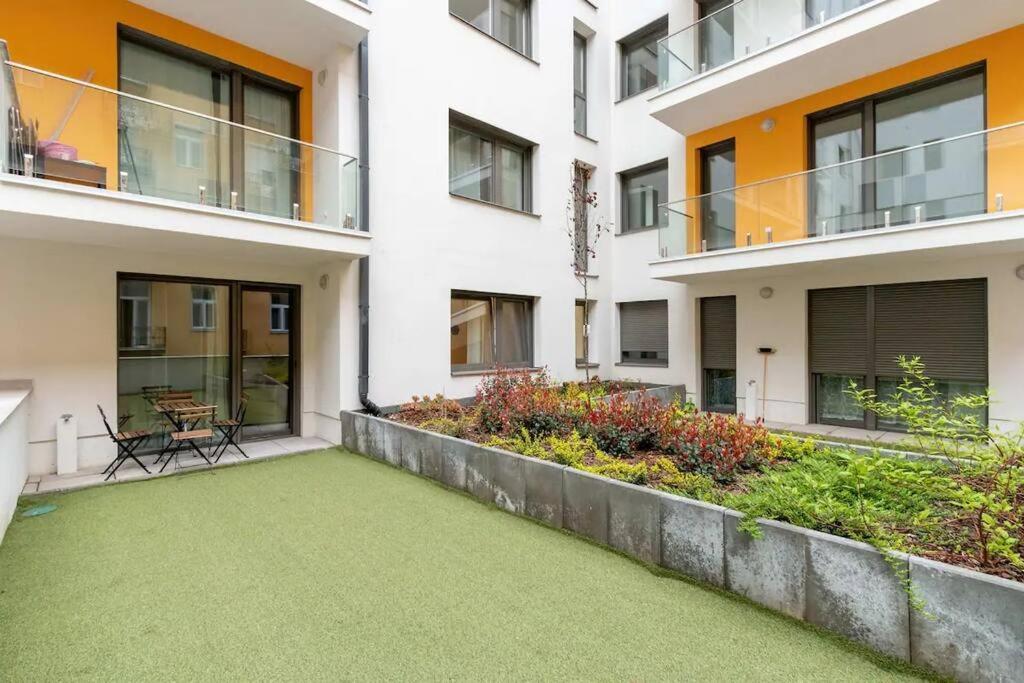 ブダペストTerrace Vista-Modern 2Br Retreatアパートメント エクステリア 写真